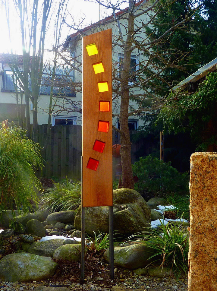 Gartenskulptur aus Holz und Glas. Gartendekoration als Unikate handgefertigt und wetterfest