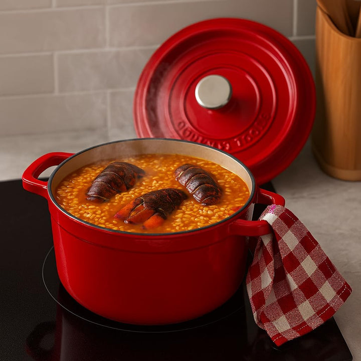 Runder Kochtopf aus Gusseisen mit glasierter Keramikbeschichtung, Cocotte mit Deckel. Gourmet Tools