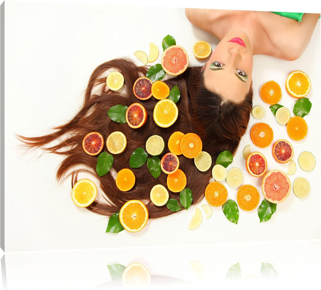 Pixxprint Hübsche Frau mit Obstscheiben als Leinwandbild/Grösse: 100x70 cm/Wandbild/Kunstdruck/ferti