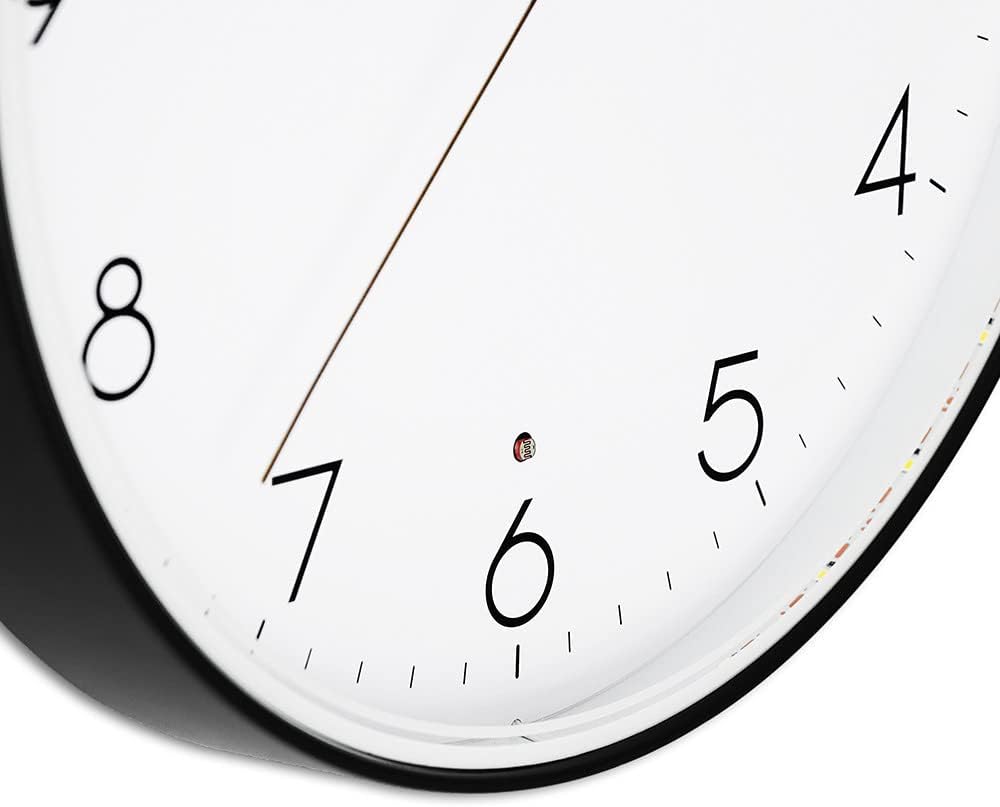 PRIM Sense Leuchtende Design Kunstoff Wanduhr, Weiss/Schwarz, Licht- und Geräusch-Sensor, Quarz-Uhrw