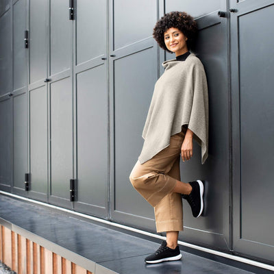 GIESSWEIN Merino Lambswool Poncho - Damen Feinstrick Überwurf aus Merinowolle, Wool Cape, Frauen Str