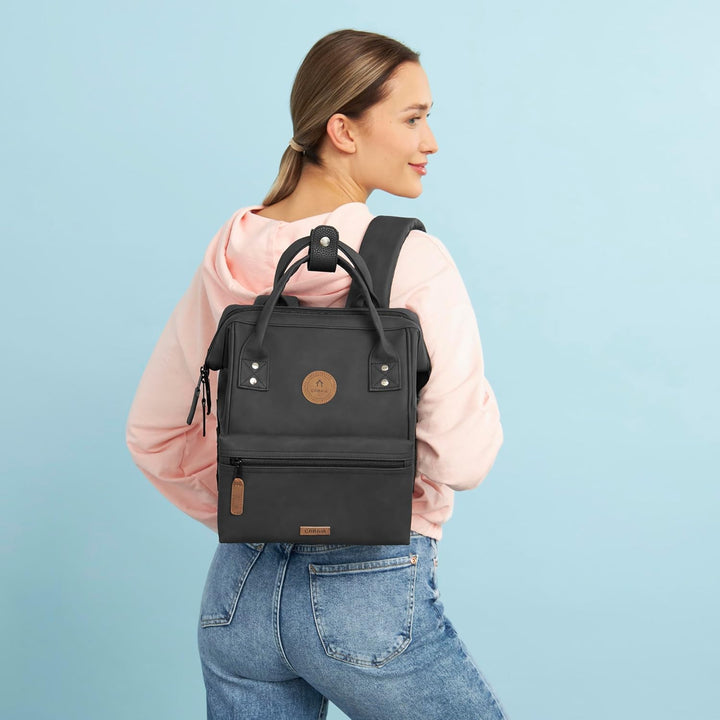 Cabaïa - Rucksack - Adventurer + 2 Vordertaschen - Wasserabweisend - Tagesrucksack - Modell Le Havre