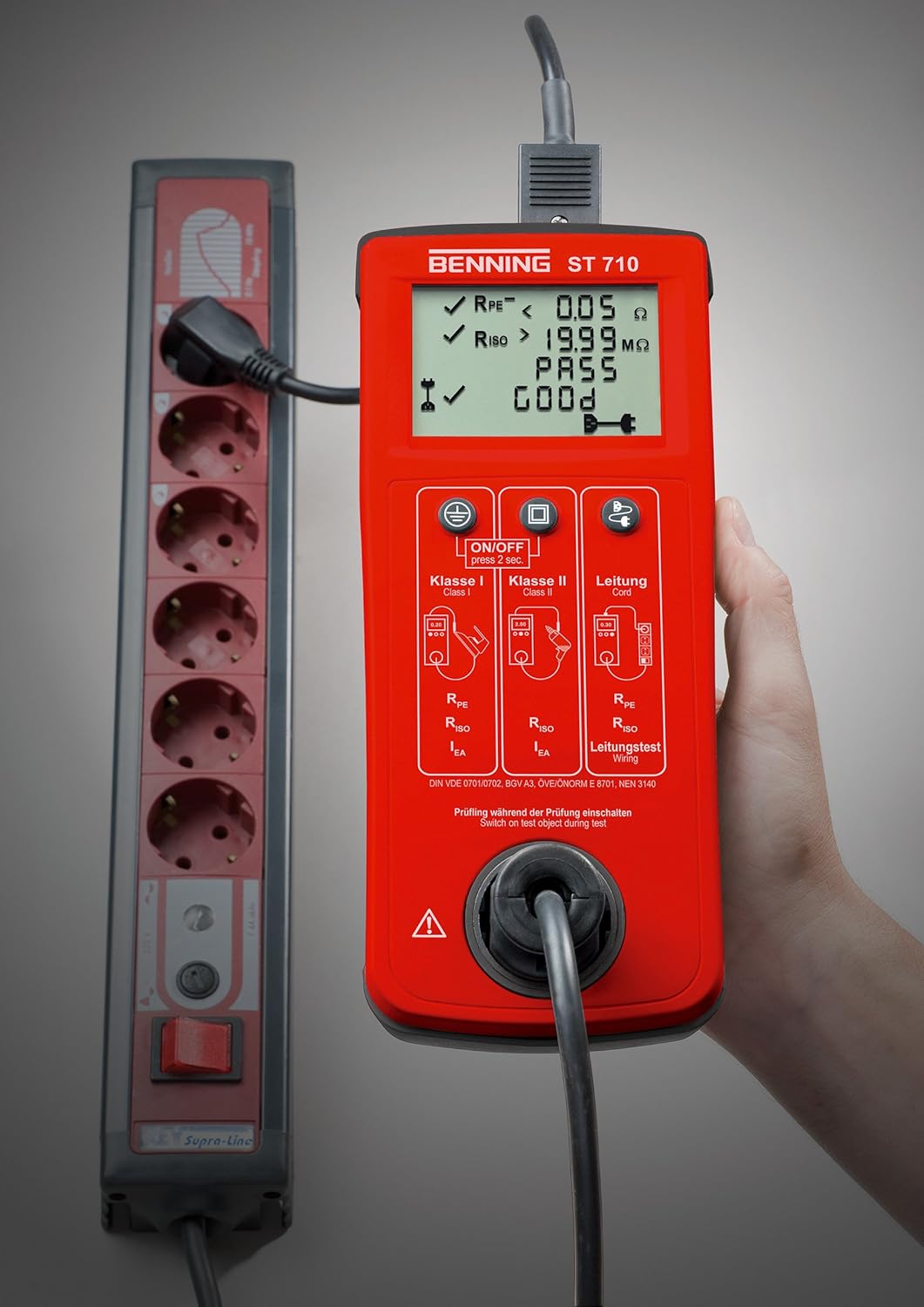 Benning 050308 ST 710 Kontrollinstrument, rot & NWP NW10005 Messadapter Prüfadapter Schuko Stecker a
