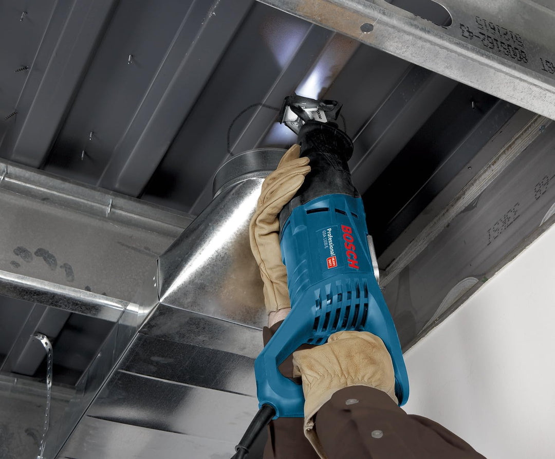 Bosch Professional Säbelsäge GSA 1100 E (1100 Watt, inkl. 1 x Säbelsägeblatt S 2345 X für Holz, 1x S