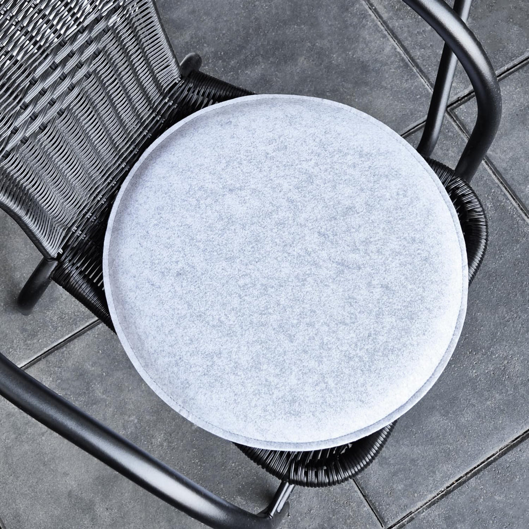 COM-FOUR® 4X Sitzkissen aus Filz - gepolstertes Stuhlkissen - runde Sitzpolsterauflage für Esszimmer
