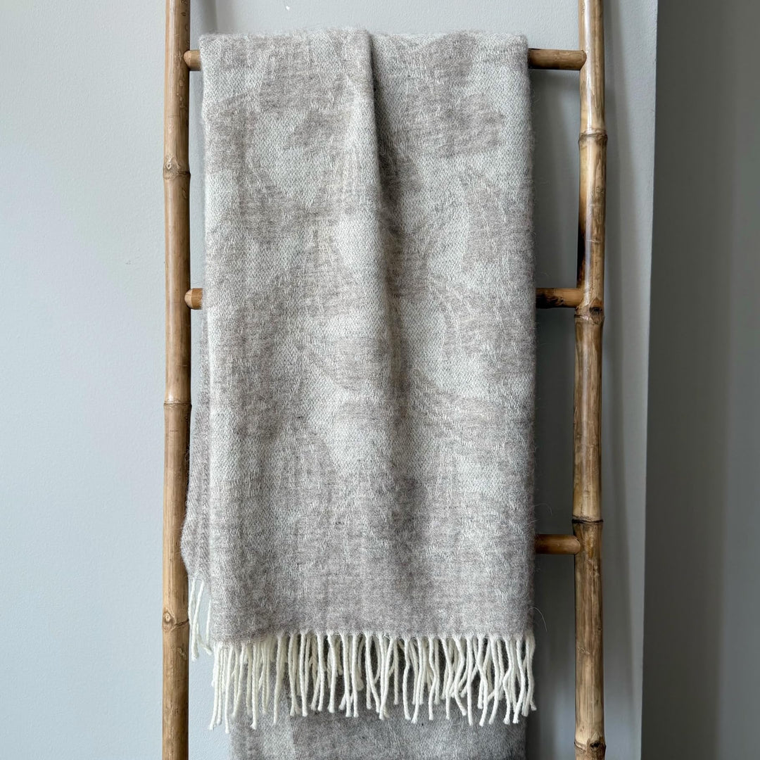JOWOLLINA Wolldecke Plaid mit Fransen 100% Merinowolle (130x180 cm, Herringbone Grau) 130x180 cm Her