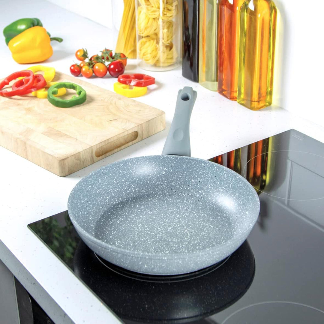 Blackmoor Bratpfanne | 24cm Grau | Antihaft und Kratzfest | Cool-Touch-Griffe | Geeignet für Indukti