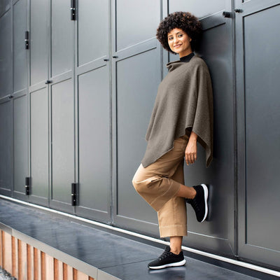 GIESSWEIN Merino Lambswool Poncho - Damen Feinstrick Überwurf aus Merinowolle, Wool Cape, Frauen Str