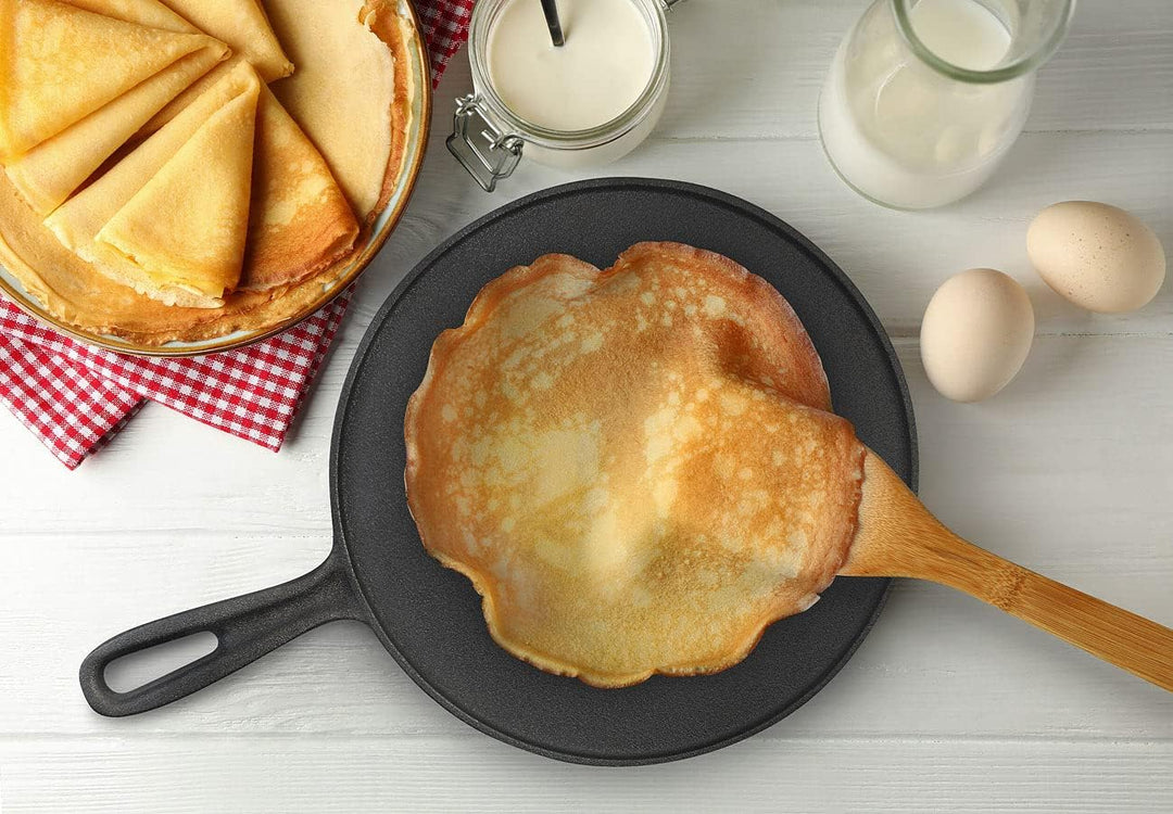 Rosenstein &amp; Söhne Crepepfanne: Gusseiserne Crêpe-Pfanne für Grill und Herd mit Teigverteiler, Ø 28