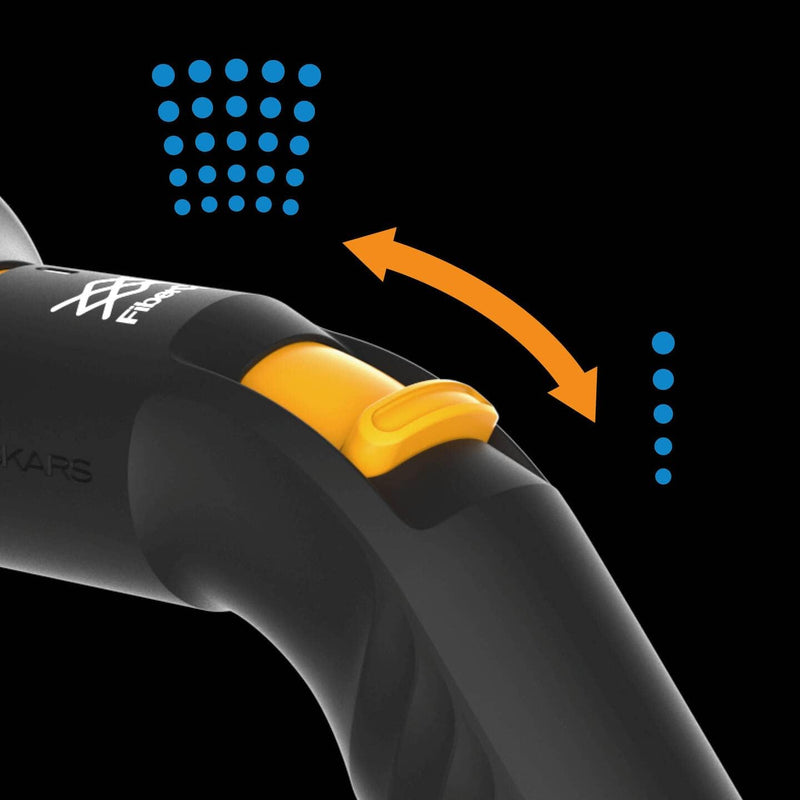 Fiskars Giessstab mit 3 Funktionen, Schwenkbarer SoftGrip Düsenkopf, Durchflusskontrolle, Universalg