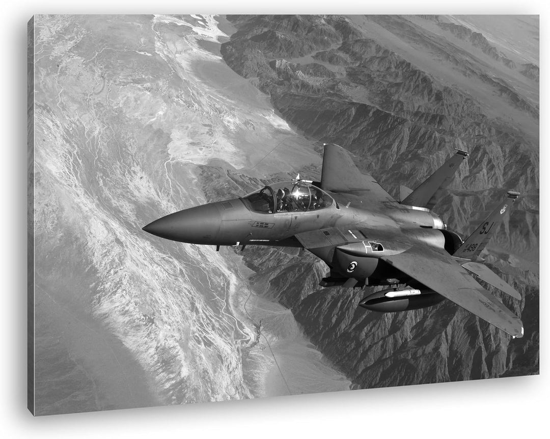 gewaltiger Kampfjet über den Bergen Effekt: Schwarz/Weiss im Format: 80x60 als Leinwandbild, Motiv f
