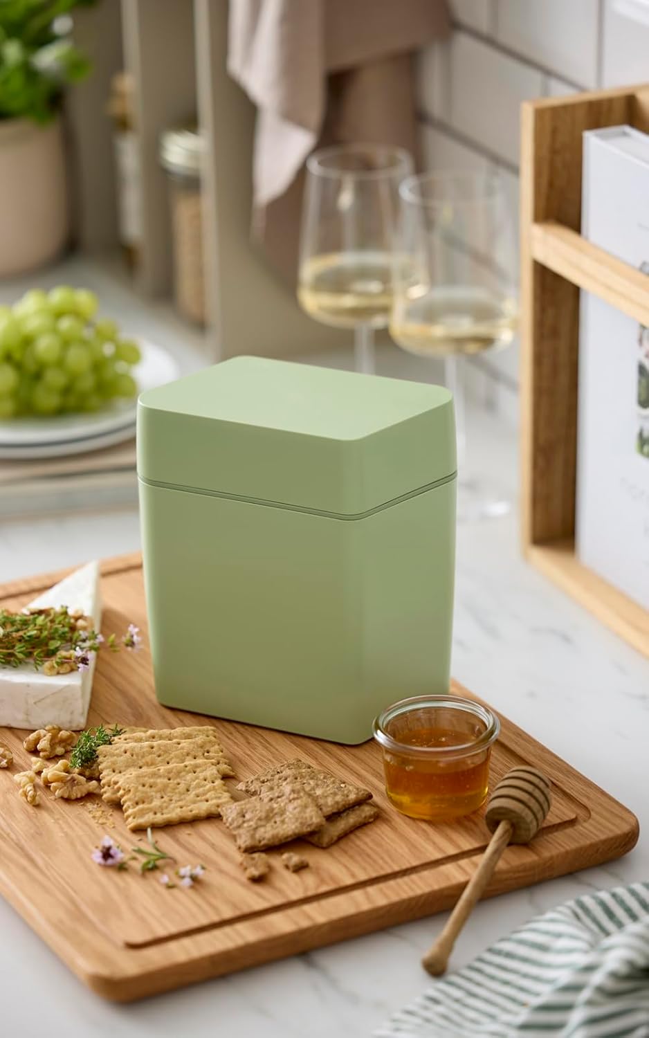 Rosti Classic Käsebox mit Deckel und integriertem Käseschneider, Käseaufbewahrungs Box für Kühlschra
