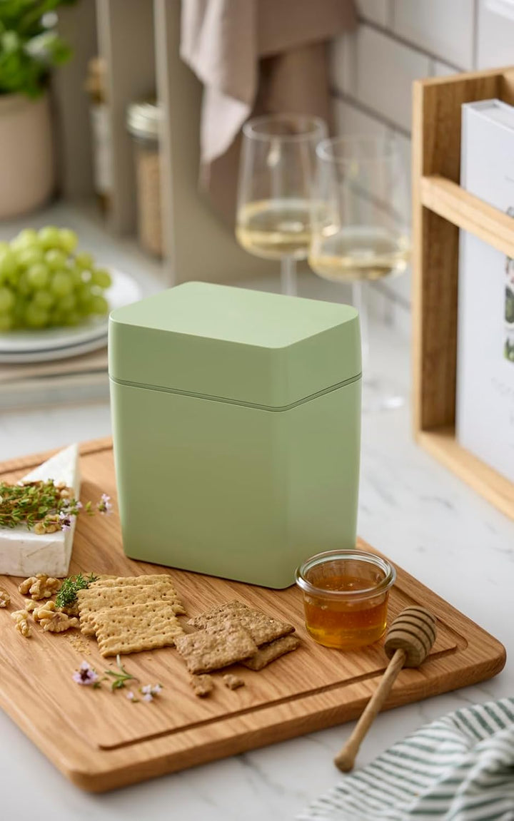 Rosti Classic Käsebox mit Deckel und integriertem Käseschneider, Käseaufbewahrungs Box für Kühlschra
