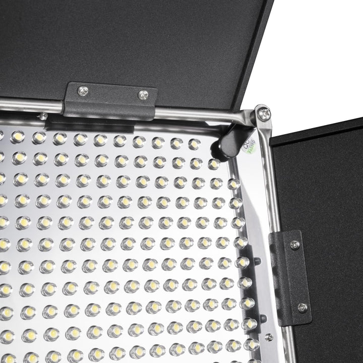 Walimex Pro 500 On Location Lightning Set (2x dimmbare LED-Flächenleuchte, 2x WT-806 Lampenstativen