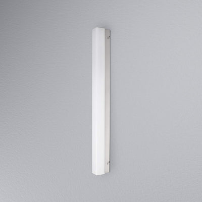 LEDVANCE Praktische LED Spiegelleuchte für das Badezimmer aus hochwertigem Aluminium, Lichtfarbe via