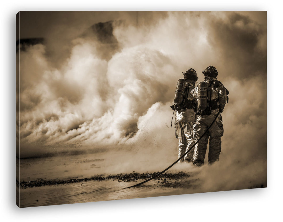 Helden des Feuers - Die Feuerwehr Format: 80x60 Effekt: Sepia als Leinwandbild, Motiv fertig gerahmt