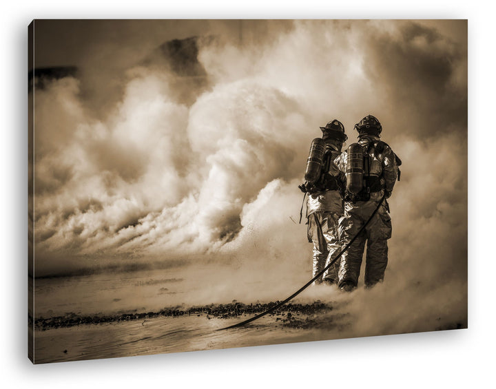 Helden des Feuers - Die Feuerwehr Format: 80x60 Effekt: Sepia als Leinwandbild, Motiv fertig gerahmt