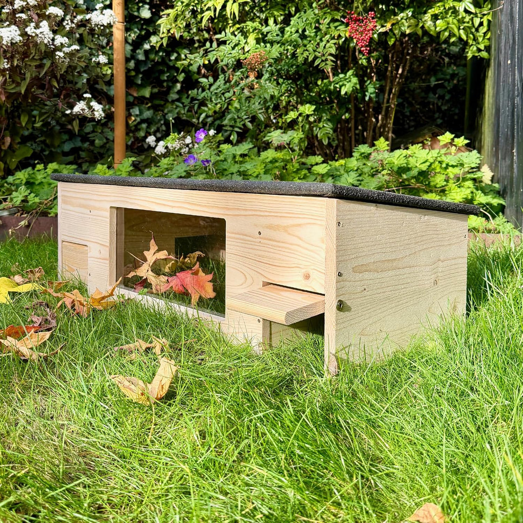 GARTENETAGE Igelfutterhaus XXL mit Panorama-Beobachtungsfenster, Rattenklappen & Fluchtweg – wetterf