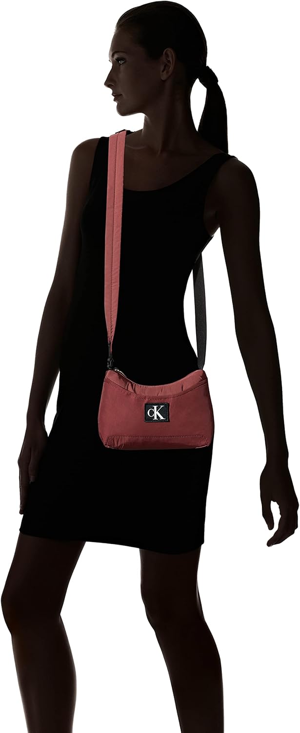 Calvin Klein Damen City Nylon Shoulder Bag16 Umhängetasche, Rot, Einheitsgrösse, Terracotta Tile, Ei