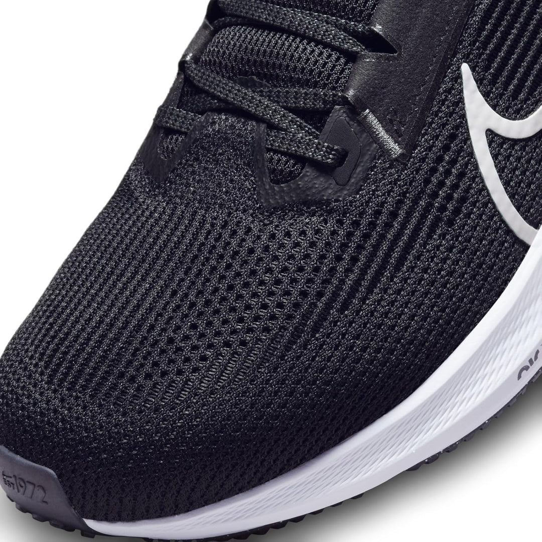Nike Herren Air Zoom Pegasus 40 Sneaker 42 EU Black White Iron Grey, 42 EU Schwarz Weiss Eisengrau
