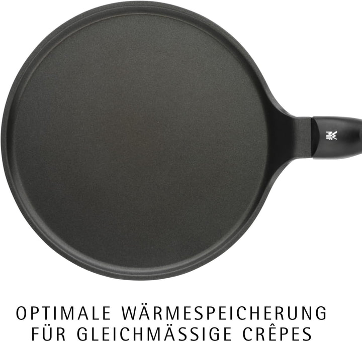 WMF Devil Crepe Pfanne Induktion 27 cm, Crepes Pfanne, Pfannkuchenpfanne mit Teigverteiler und Holzs