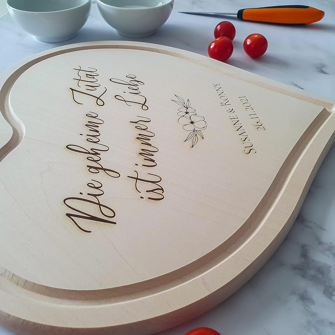 Schneidebrett Personalisiert aus Holz mit Gravur - Holzbrett Herzform als Geschenk zum Valentinstag,