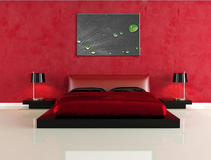 winzige Wassertropfen auf grünem Blatt schwarz/weiss Deluxe Format: 100x70 cm auf Leinwand, XXL ries
