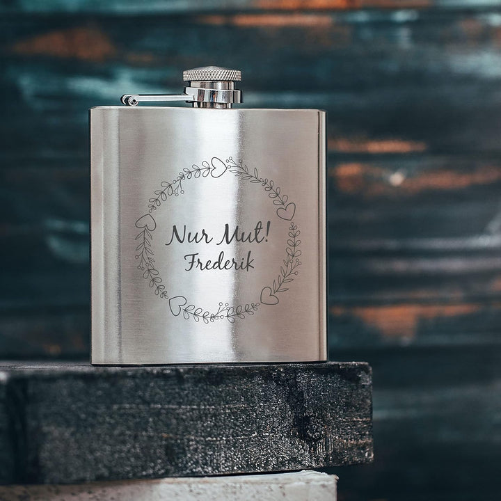 stempel-fabrik – personalisierbarer Flachmann aus Edelstahl mit Name – Motiv Blumenkranz – Taschenfl