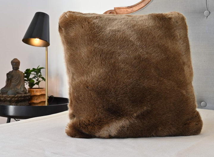 Wohnen & Accessoires GmbH & Co. KG Edelstes Premium Fellkissen aus Webpelz Topas 45x45cm (100
