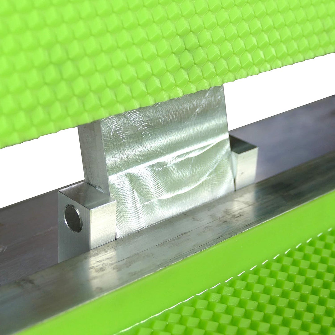 Mittelwandpresse mit Zellmass 5,1 mm. Ihre Mittelwand ist selbst individuell zuschneidbar. Stellen S