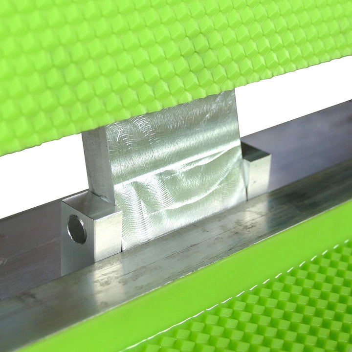 Mittelwandpresse mit Zellmass 5,1 mm. Ihre Mittelwand ist selbst individuell zuschneidbar. Stellen S