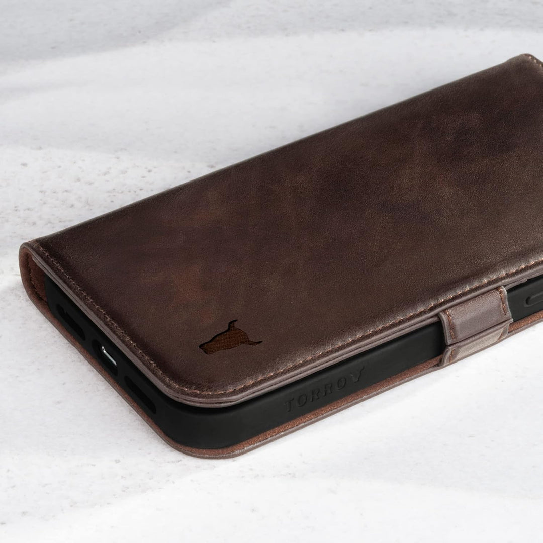 TORRO Handyhülle kompatibel mit iPhone 14 Pro Max - Echte Lederhülle mit Kartenfächern und horizonta
