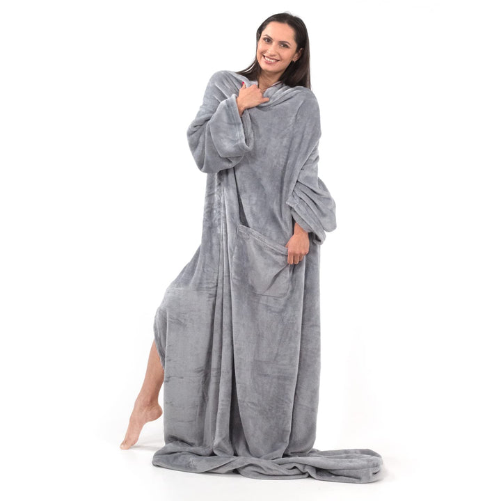DecoKing Decke mit Ärmeln Geschenke für Frauen und Männer 150x180 cm Silber Microfaser TV Decke Kusc