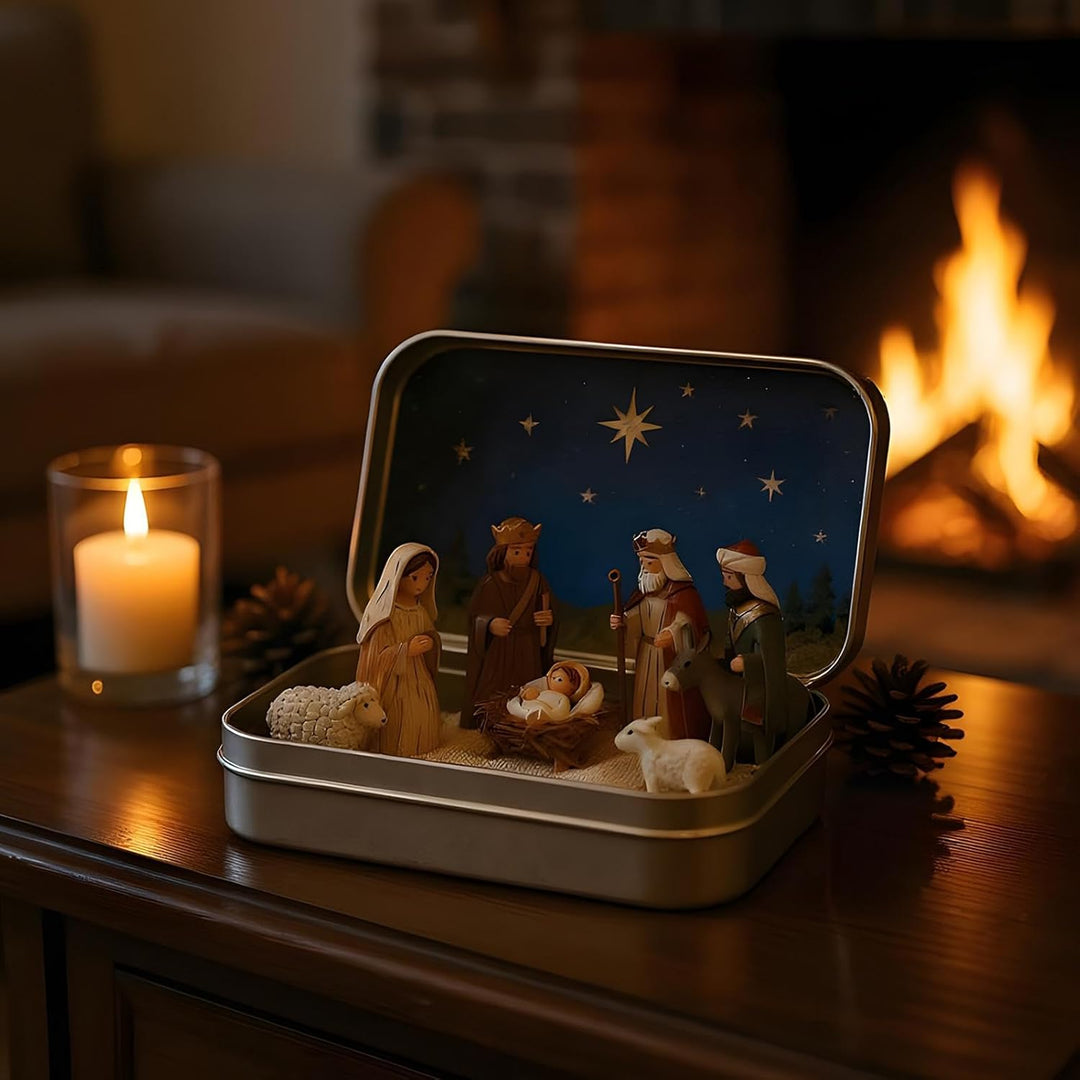 Mini-Weihnachtskrippen-Set in dekorativer Blechdose, Harzfiguren mit Sternennacht-Hintergrund, 9,5 x