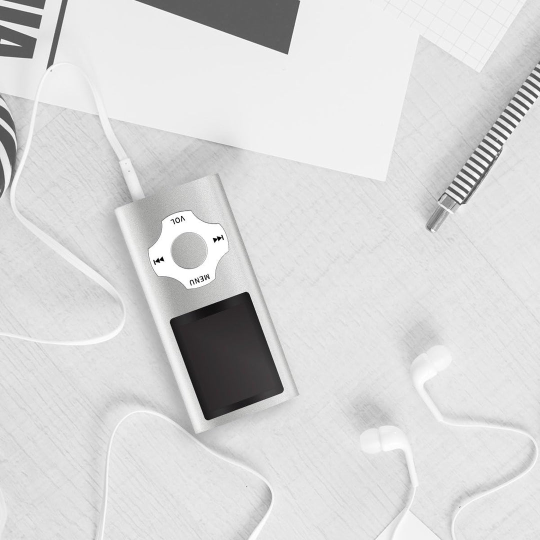 Mymahdi MP3 / MP4 Portable Player, Silber mit 1,8 Zoll LCD-Bildschirm und Memory Kartensteckplatz, M