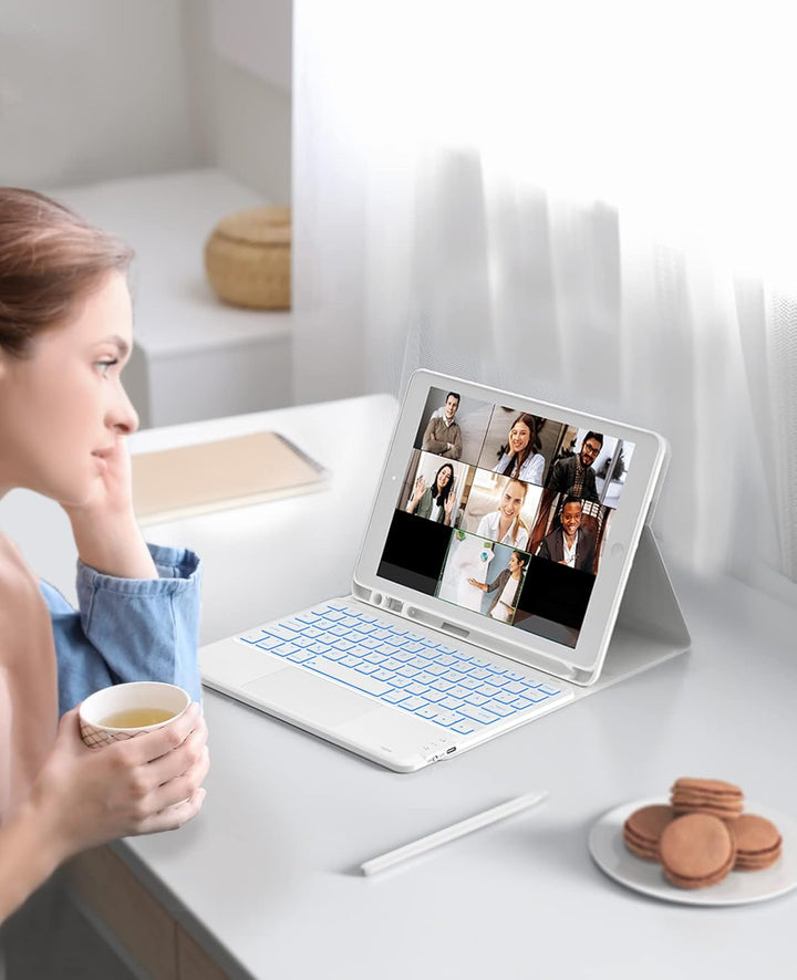 CHESONA iPad 10.2 Tastatur Hülle mit Touchpad, 7-Farbige Beleuchtung für 9/8/7. Generation, 2 BT Kan