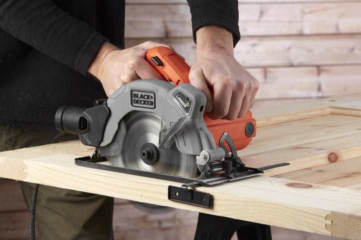Black+Decker Handkreissäge (1250W, Schnitttiefe 66 mm / 50 mm (90°/45°) 1 Sägeblatt mit Parallelansc