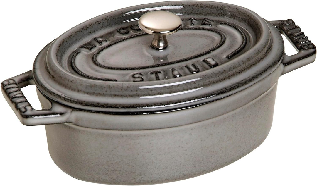 STAUB Mini Cocotte, oval mit Deckel 11 cm, 0,25 L, induktionsgeeignet, mit mattschwarzer Emaillierun