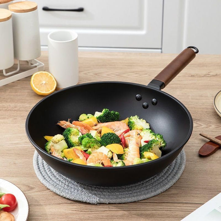 BRAVECOW 32cm Wokpfanne, für 4-6 Personen,Holzgriff,Antihaftbeschichtung,Wokpfanne aus Kohlenstoffst