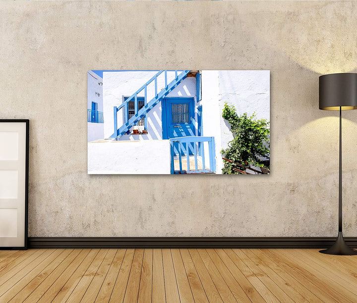 islandburner Bild auf Leinwand Typische Traditionelle Türen Und Fenster In Weissem Und Blauem Stil I