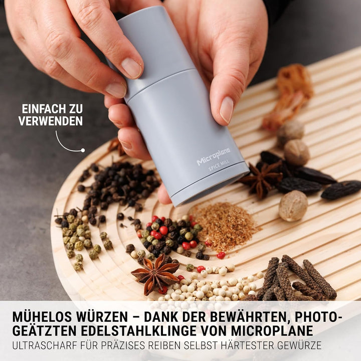Microplane Gewürzmühle 2in1 – Küstenblau | Manuelle Mühle mit rasiermesserscharfer Edelstahlklinge |