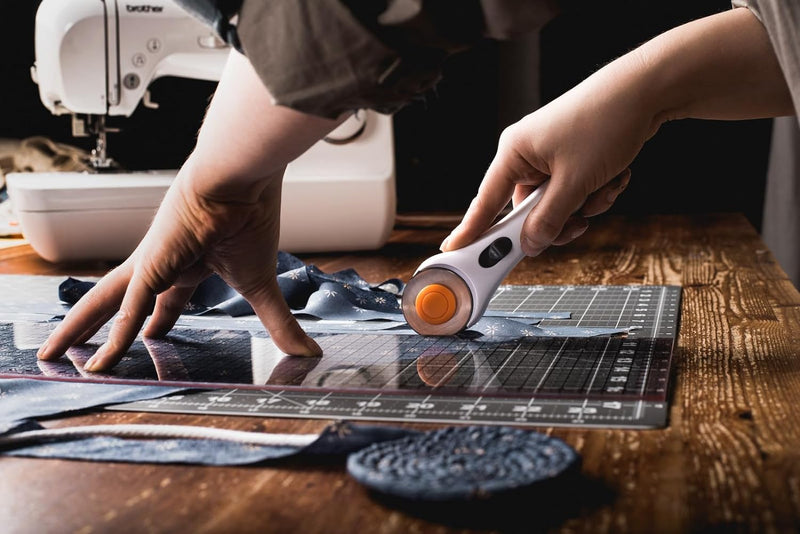 Fiskars Bastel-Starter-Set, 3-teilig, Inklusive Rollschneider, Ø 45 mm (1003736), A2 Schneidematte,