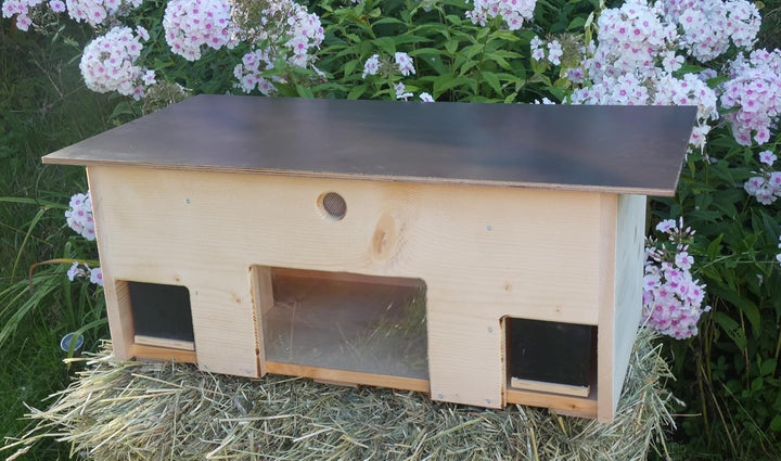 Igelfutterhaus mit Beobachtungsfenster 80cm x 40cm x 32cm Igelhotel 18mm Vollholz Witterungsbeständi