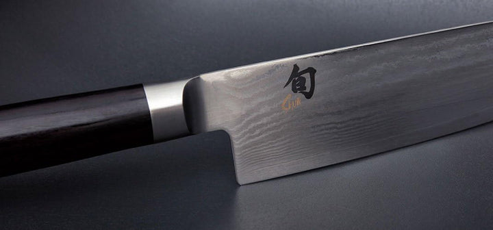 Kai Shun Classic Bundle, DM-0727, ultrascharfes Santokumesser, 14 cm Klinge + KAI-Schleifstein AP-03