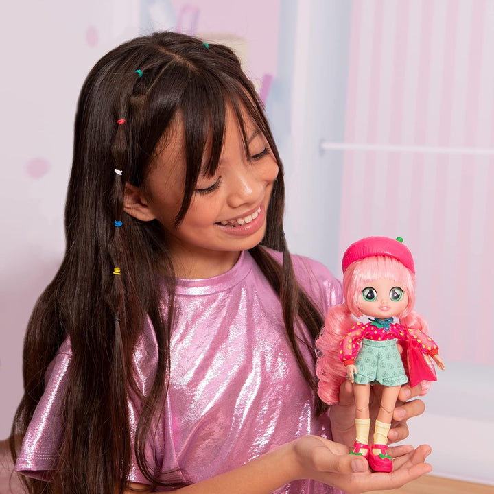 BFF by Cry Babies S2 Ella Modepuppe zum Sammeln mit Langen Haaren, Stoffkleidung und 9 Accessoires,