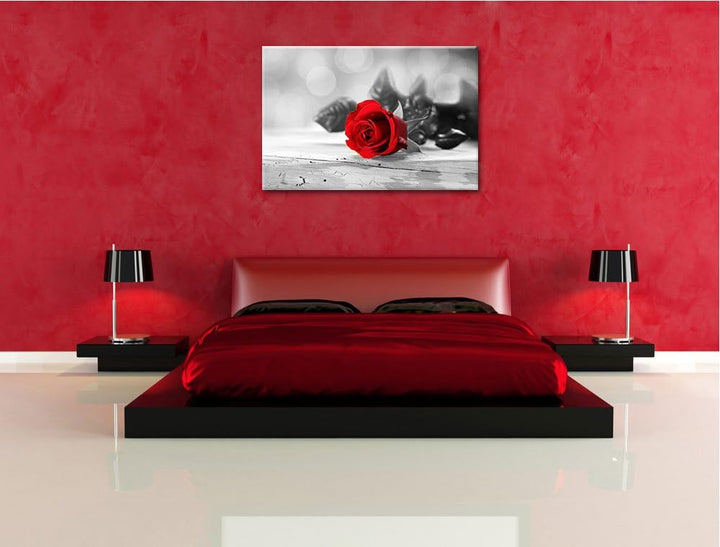 schöne Rose auf altem Holztisch schwarz/weiss Format: 100x70 auf Leinwand, XXL riesige Bilder fertig