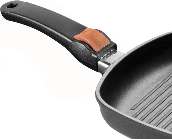 SKK viereckige Grillpfanne 26x26 cm - induktionsgeeignet - flache eckige Antihaft Steakpfanne geripp