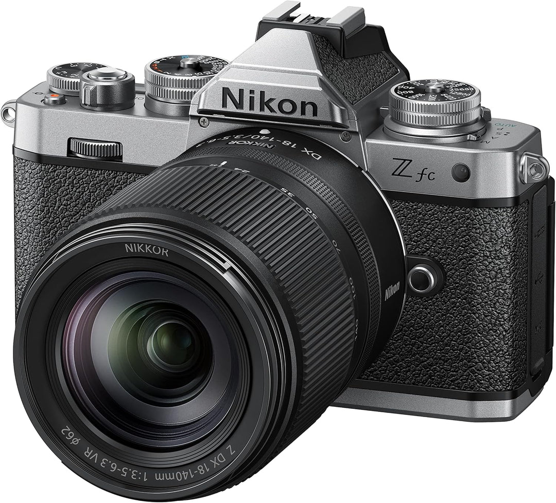 Nikon Z fc Kit Z DX 18-140mm 1:3.5-6.3 VR (20.9 MP, OLED-Sucher mit 2.36 Millionen Bildpunkten, 11 B