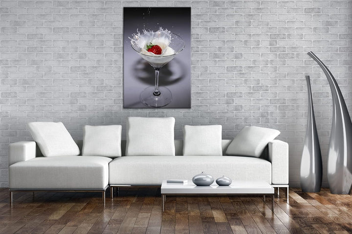 deyoli kleines Cocktailglas mit Erdbeere und Sahne im Format: 80x60 als Leinwandbild, Motiv fertig g