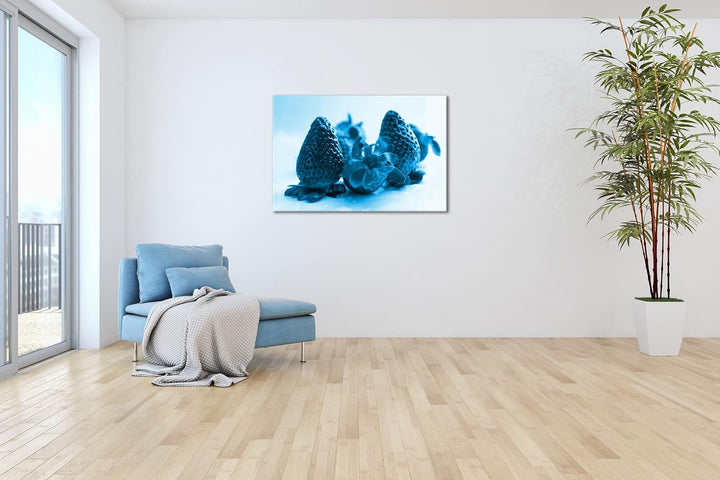 deyoli Knallrote Erdbeeren Format 80x60 Effekt: Monocrome Blau als Leinwandbild, Motiv fertig gerahm